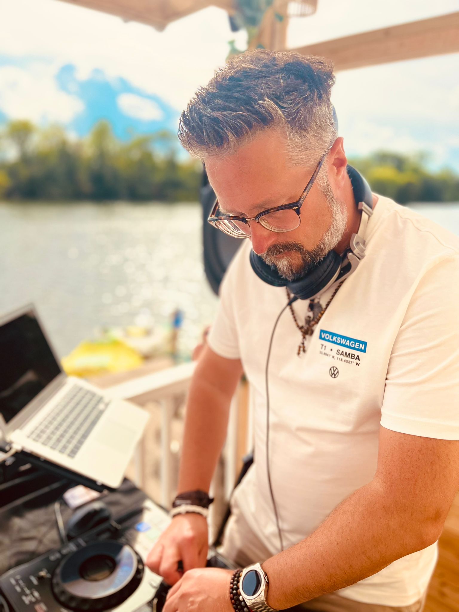 delf playing waterside